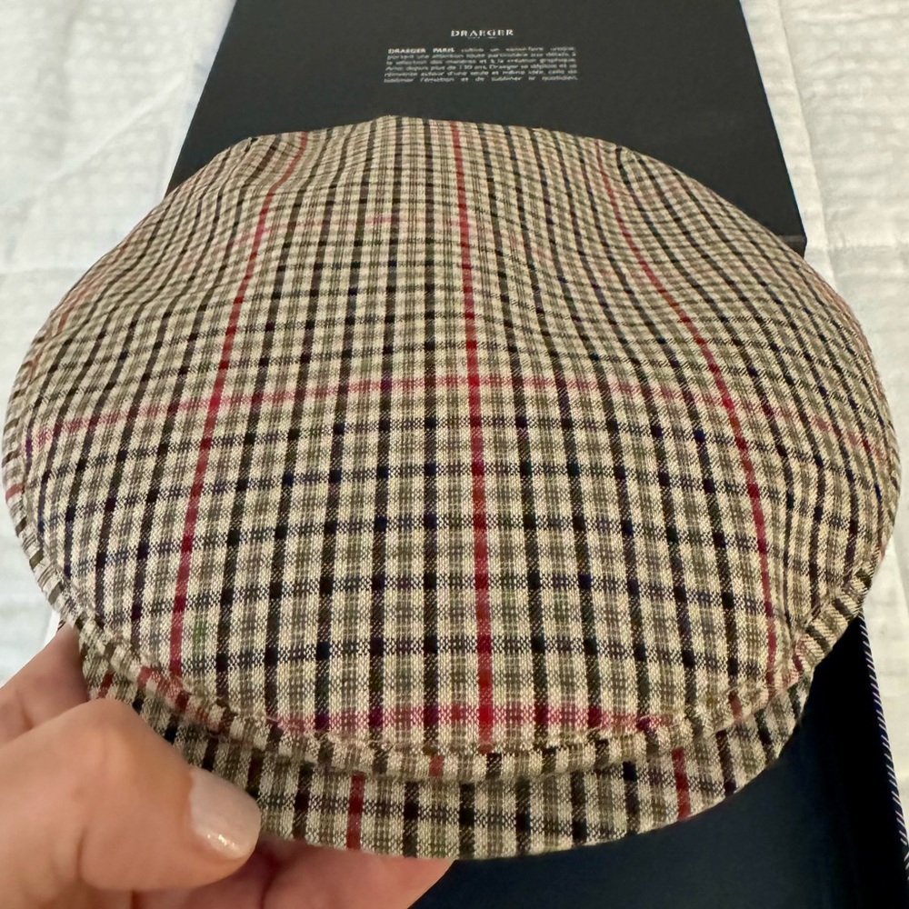 Flat plaid checked cap made in Italy. 100% cotton size 60(large). NWT